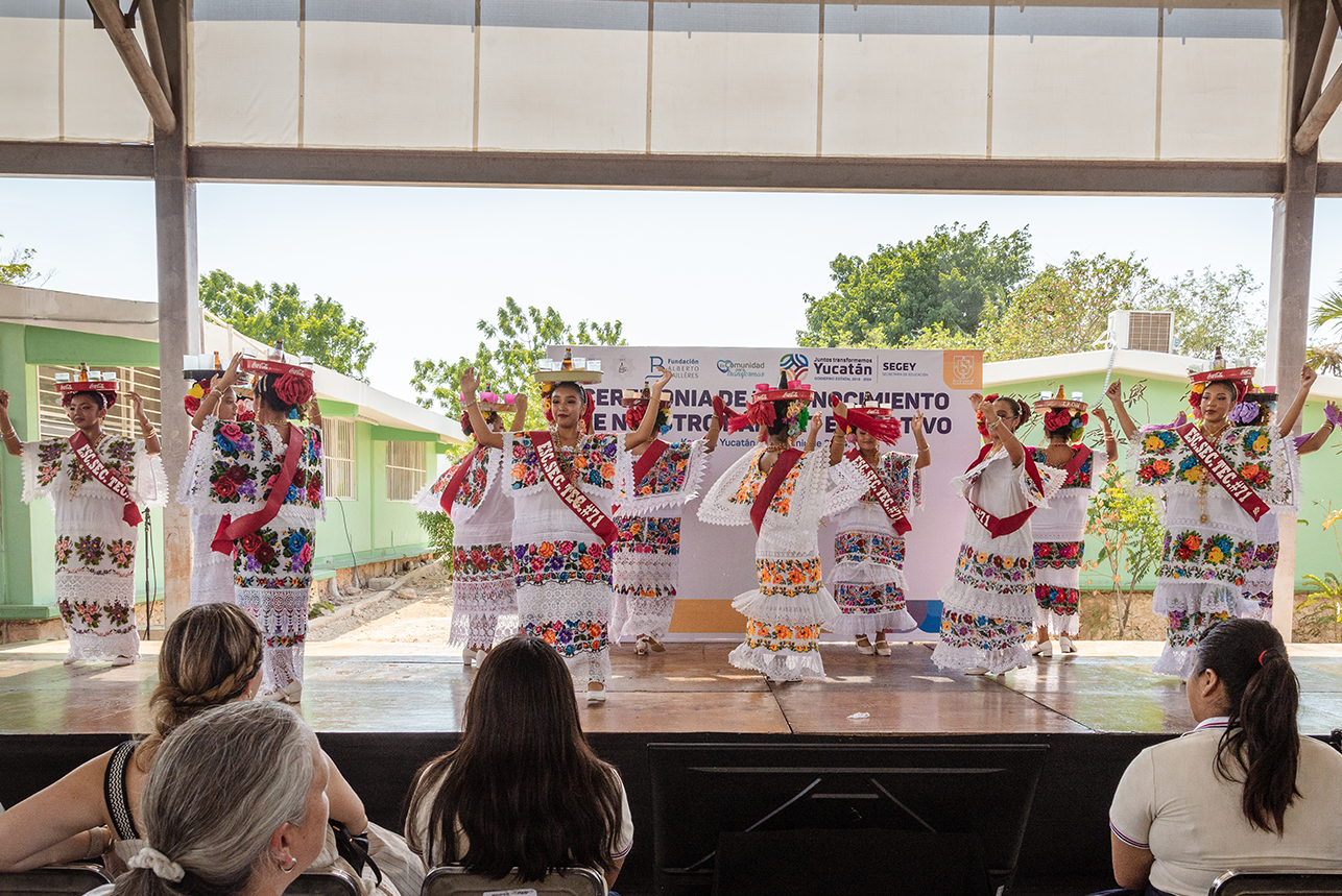 Primera piedra del hábitat educativo de Iztapalapa